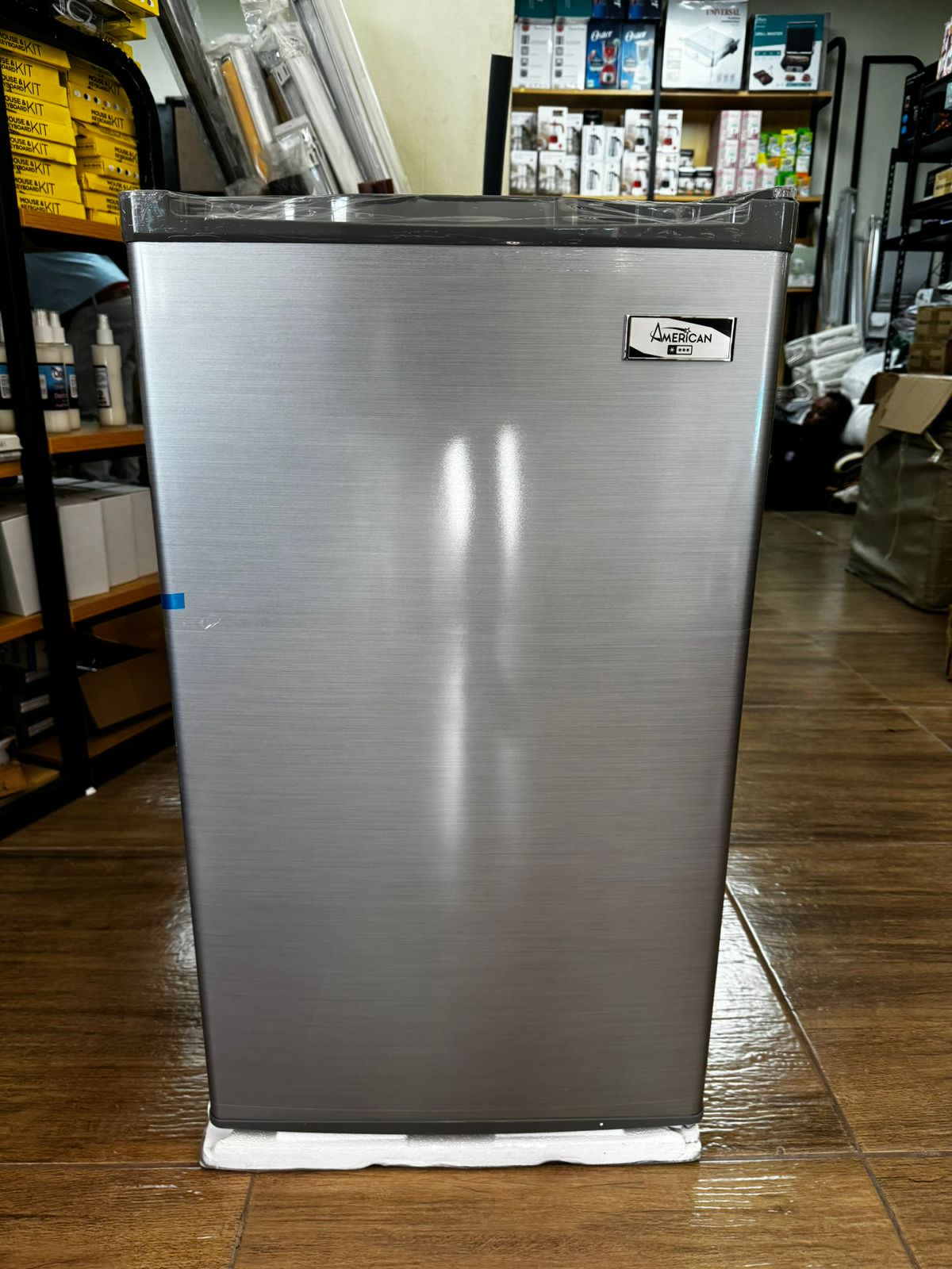 Nevera ejecutiva American garantía de 1 año.   Cuenta con parilla en c Foto 7240253-2.jpg