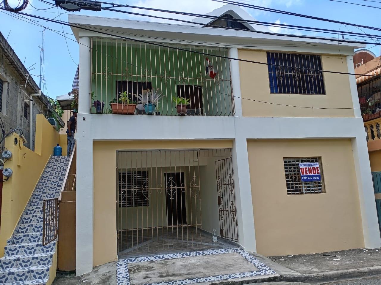 VENDO DOS CASAS UNA ENCIMA DE LA OTRA. SANTO DOMINGO ESTE. Foto 7240345-1.jpg