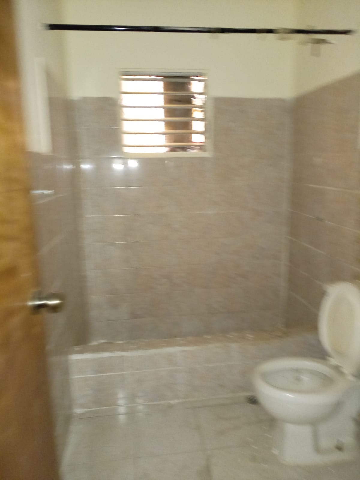 VENDO DOS CASAS UNA ENCIMA DE LA OTRA. SANTO DOMINGO ESTE. Foto 7240345-5.jpg