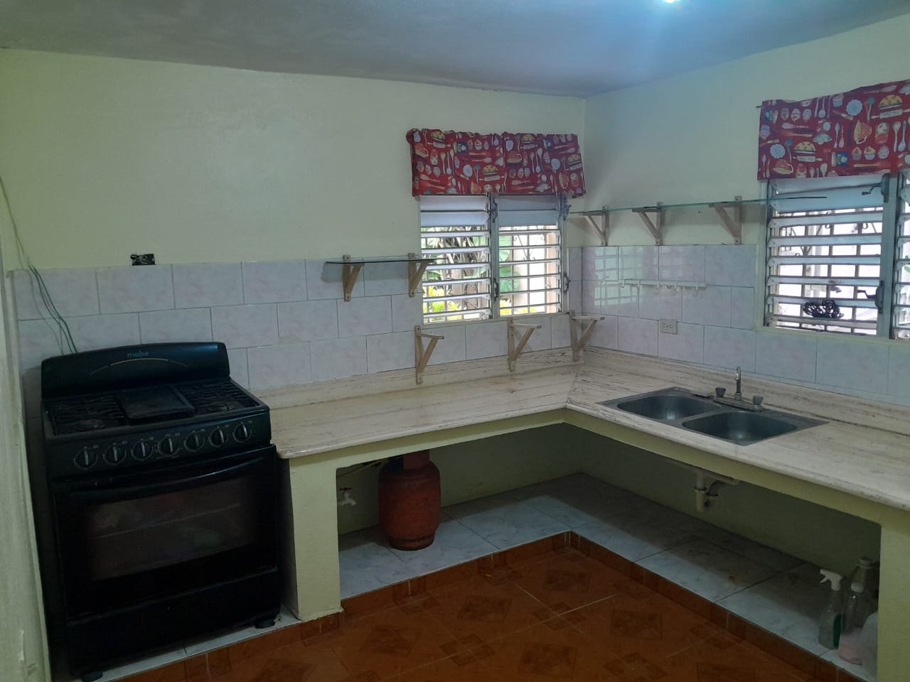 VENDO DOS CASAS UNA ENCIMA DE LA OTRA. SANTO DOMINGO ESTE. Foto 7240345-6.jpg
