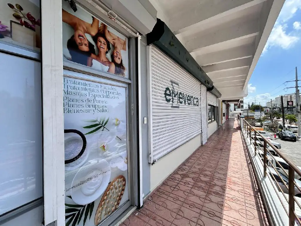 Local en Plaza Comercial de 125 m2 en Bella Vista Foto 7240395-1.jpg