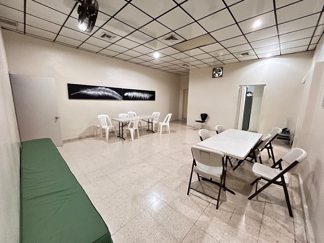 Local en Plaza Comercial de 125 m2 en Bella Vista Foto 7240395-6.jpg