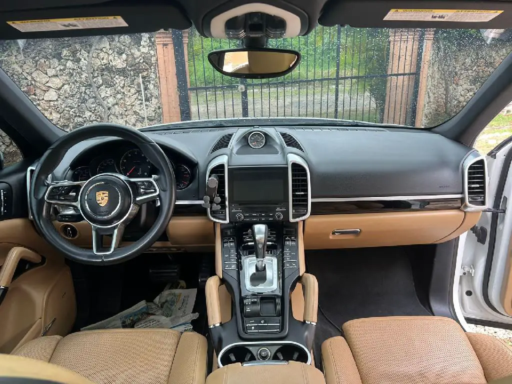 PORSCHE CAYENNE PLATINUM EDITION 2017 Foto 7240719-10.jpg