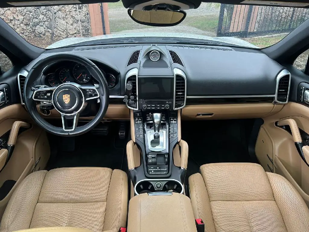 PORSCHE CAYENNE PLATINUM EDITION 2017 Foto 7240719-7.jpg
