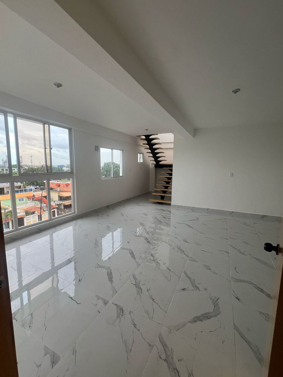 ️US200000️ Vendo Penthouse en Ensanche ozama ubicado en cuarto nivel c Foto 7241123-2.jpg