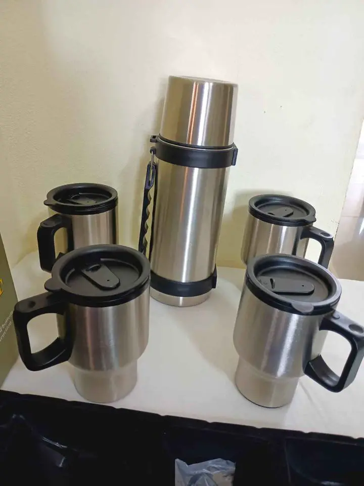 SET de termo y 4 tazas en acero inoxidable. con tazas de 14 onzas Foto 7241220-2.jpg