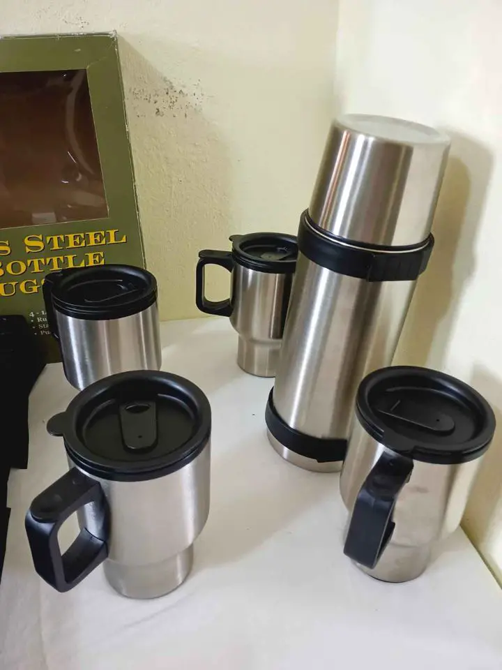 SET de termo y 4 tazas en acero inoxidable. con tazas de 14 onzas Foto 7241220-4.jpg