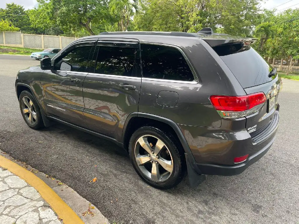 JEEP GRAND CHEROKEE LAREDO ANO 2015 4x4 Eco Foto 7241551-2.jpg