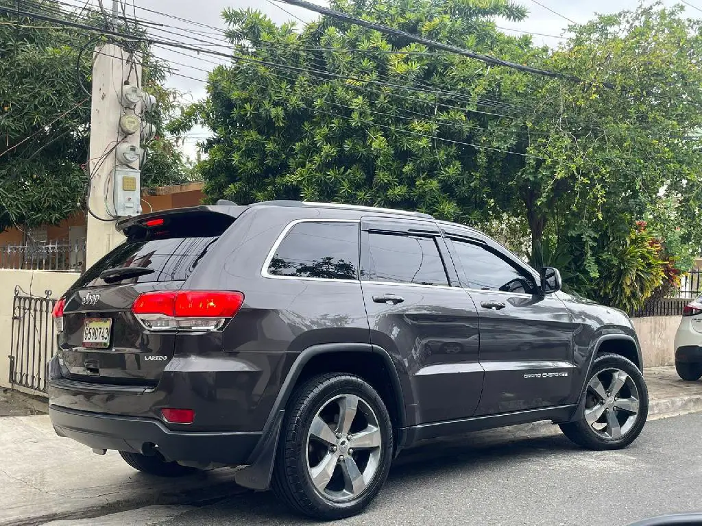 JEEP GRAND CHEROKEE LAREDO ANO 2015 4x4 Eco Foto 7241551-9.jpg