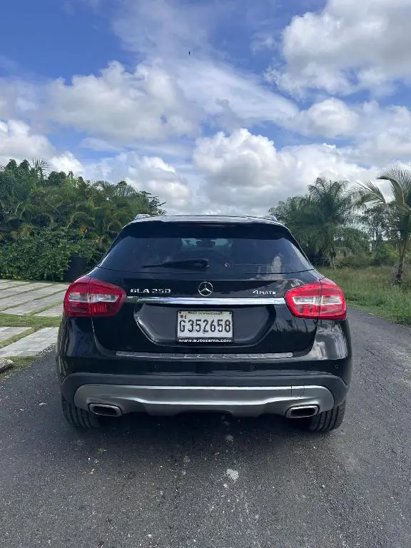 Mercedes Benz GLA 250 4Matic Foto 7241754-4.jpg