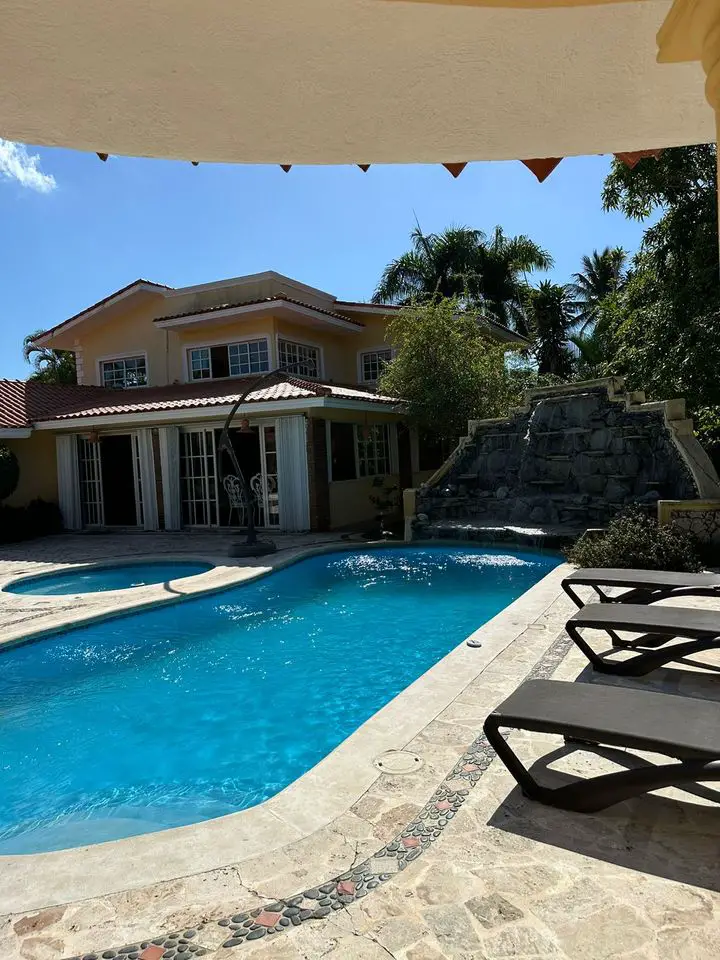Se vende Villa en Metro Juan Dolio 600mts de construcción completament Foto 7241847-2.jpg