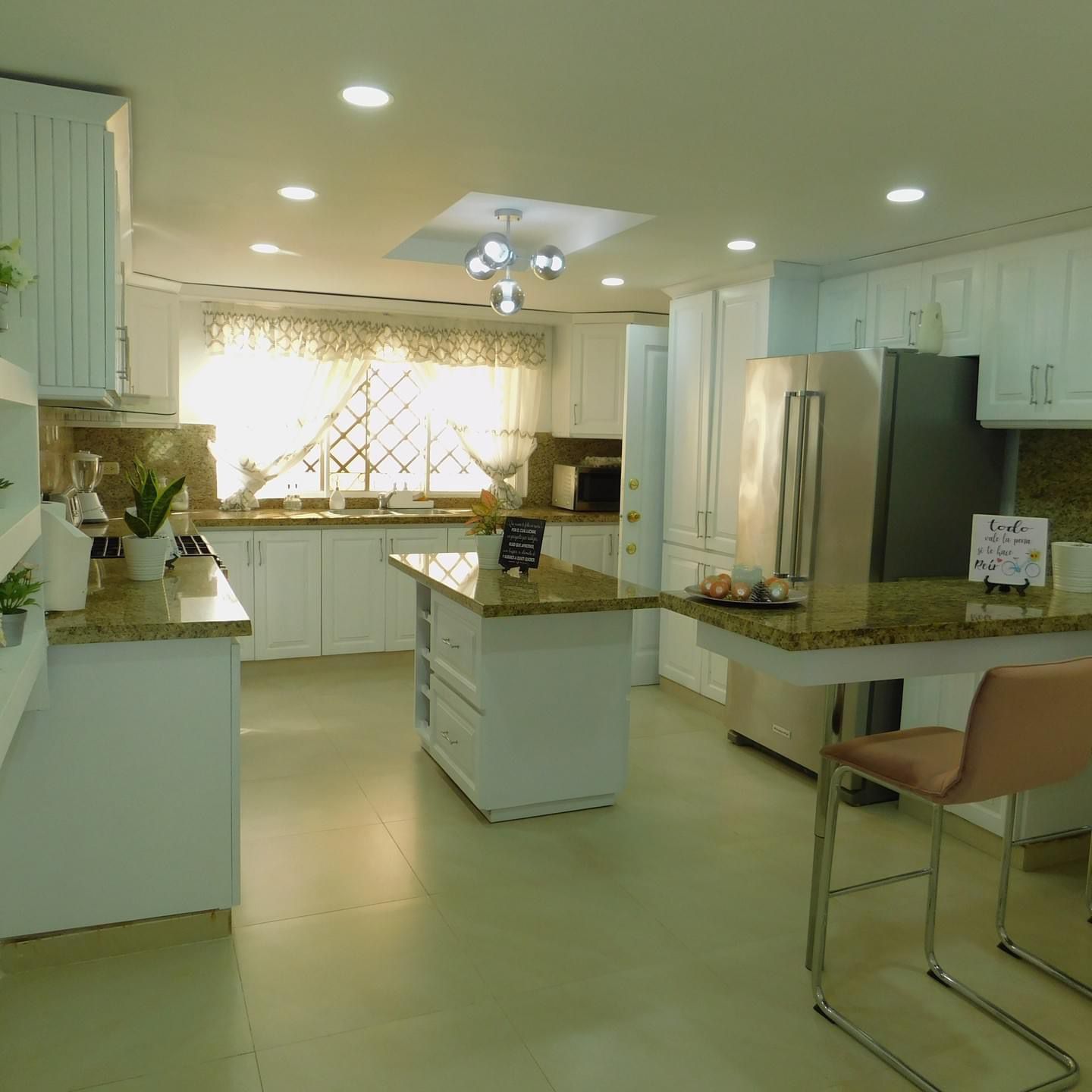 Hermosa Y Segura Casa De Dos Niveles En Altos De Arroyo Hondo III. Foto 7241942-L1.jpg