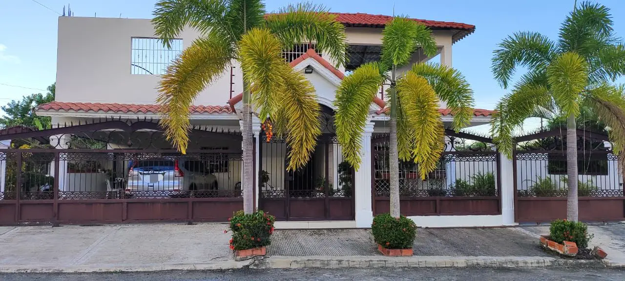 Vendo Hermosa y amplía casa en la Jacobo Majluta. Foto 7241944-1.jpg