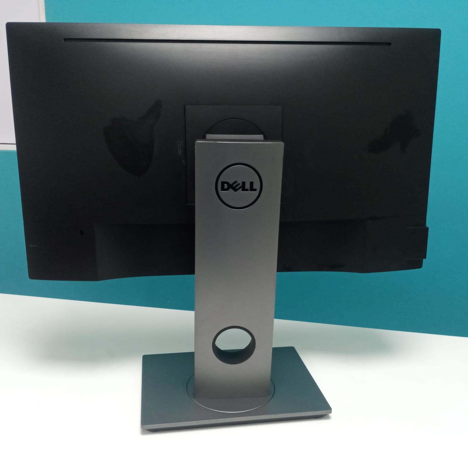 MONITOR DELL P2417H --HDMI -- 24PULGADA  Foto 7241976-3.jpg