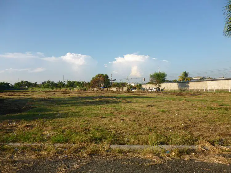 Terreno comercial en Venta en la Avenida Luperon Foto 7242014-2.jpg
