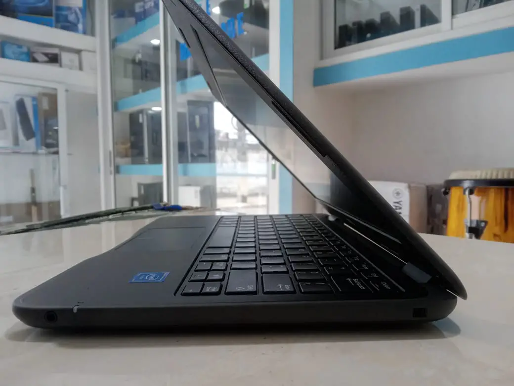 Laptop Dell Latitude 3180 / 6th Gen Intel Celeron N3350 1.10GHz / 4GB  Foto 7242027-5.jpg