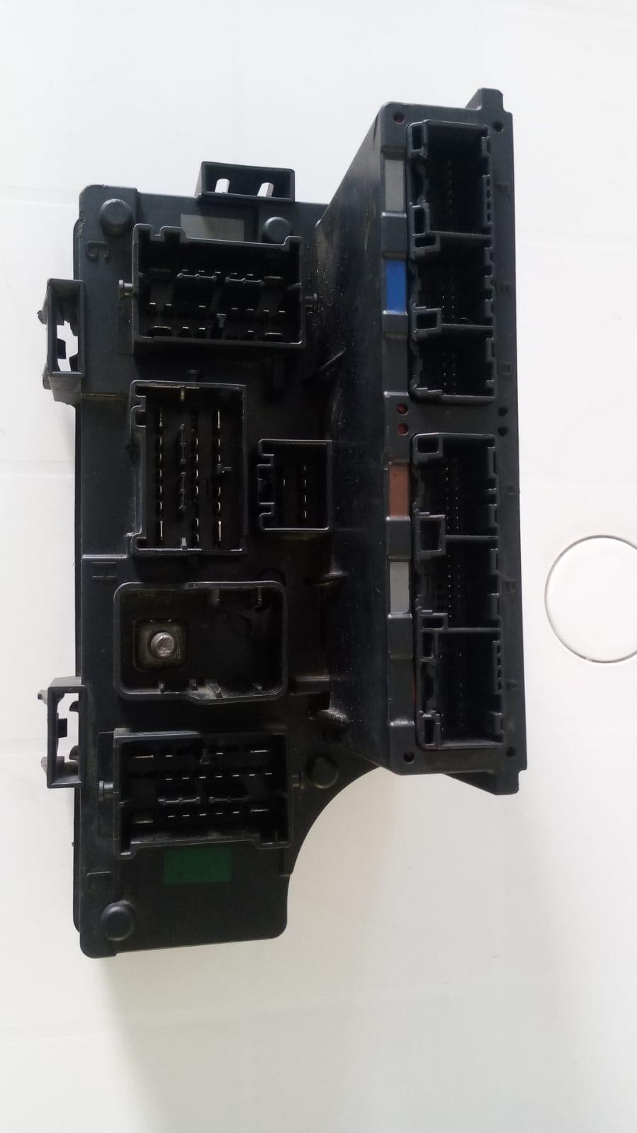 Caja de fusibles Jeep patriot 2013 Foto 7242620-2.jpg