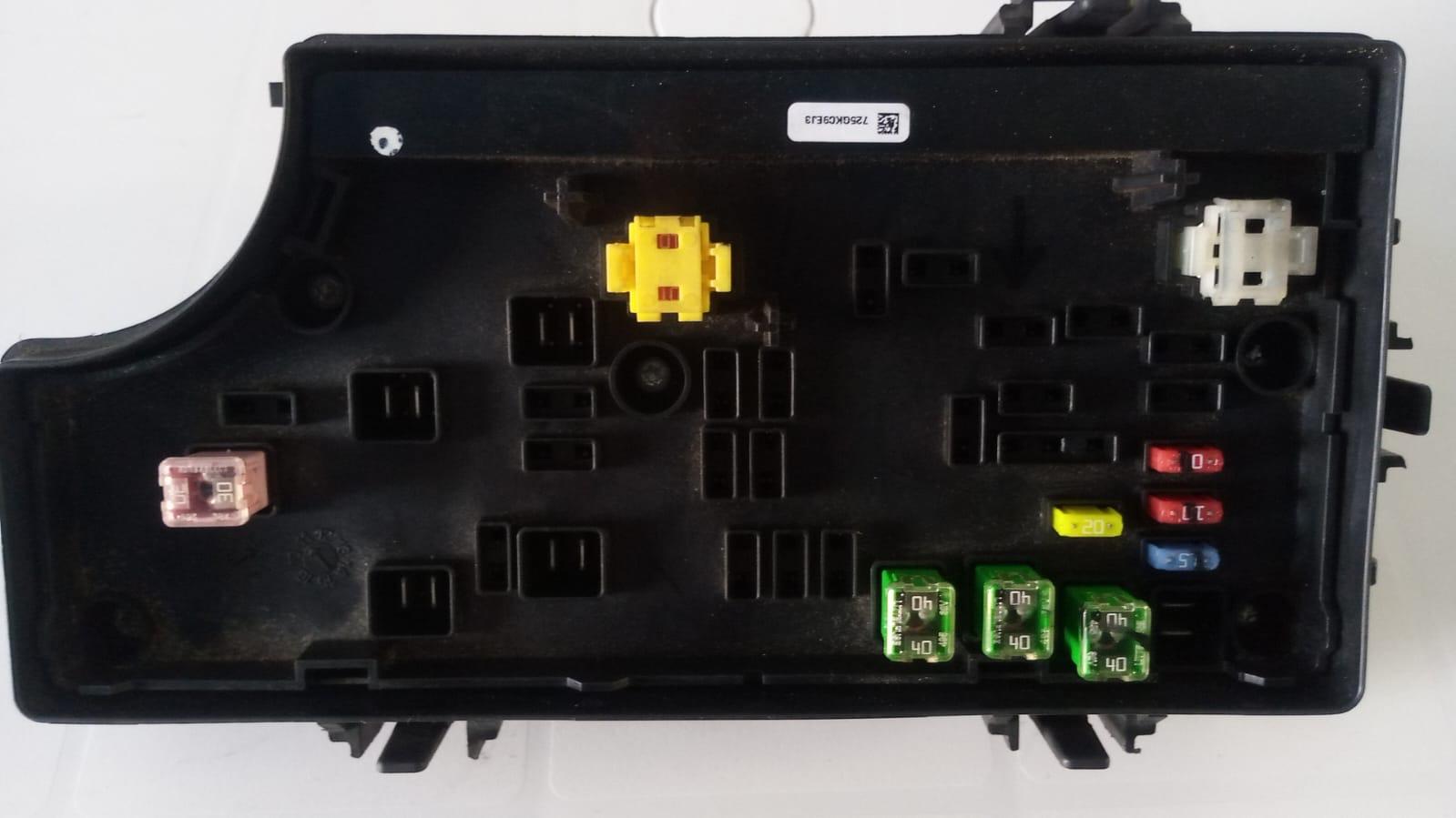 Caja de fusibles Jeep patriot 2013 Foto 7242620-4.jpg