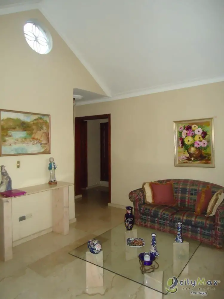 HERMOSA CASA EN VENTA URBANIZACIÓN THOMEN SANTIAGO Foto 7242841-5.jpg