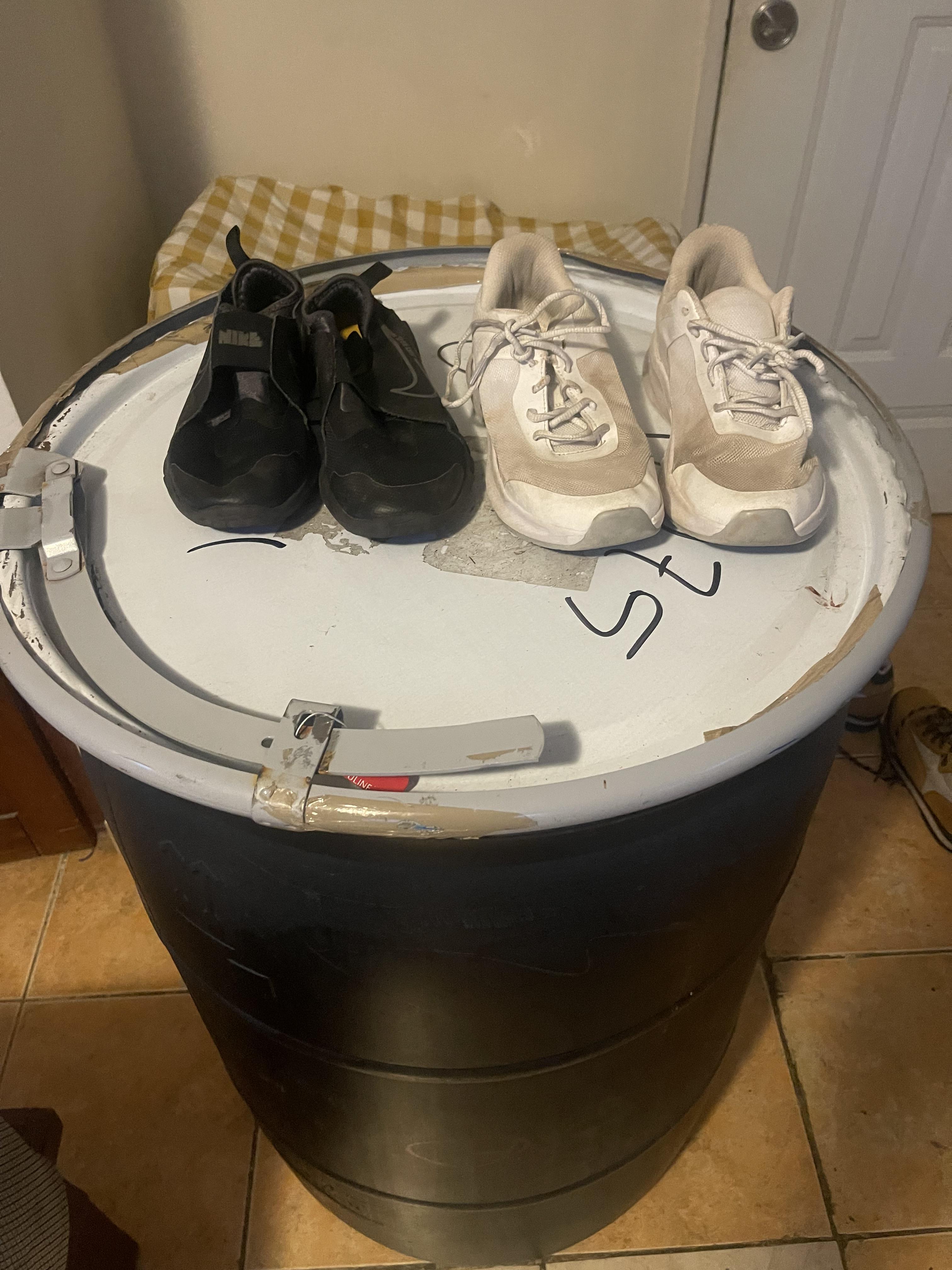 Ropa zapatos de hombres y mujeres que también se incluyen niños y niña Foto 7243483-3.jpg