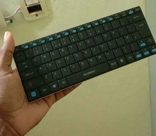 Mini teclado bluetooh Foto 7243534-4.jpg