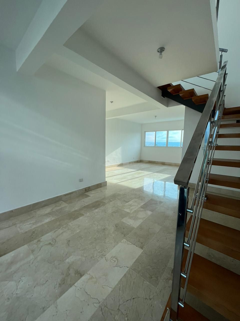 Hermoso Penthouse en Renta próximo Autopista Duarte Foto 7243782-3.jpg