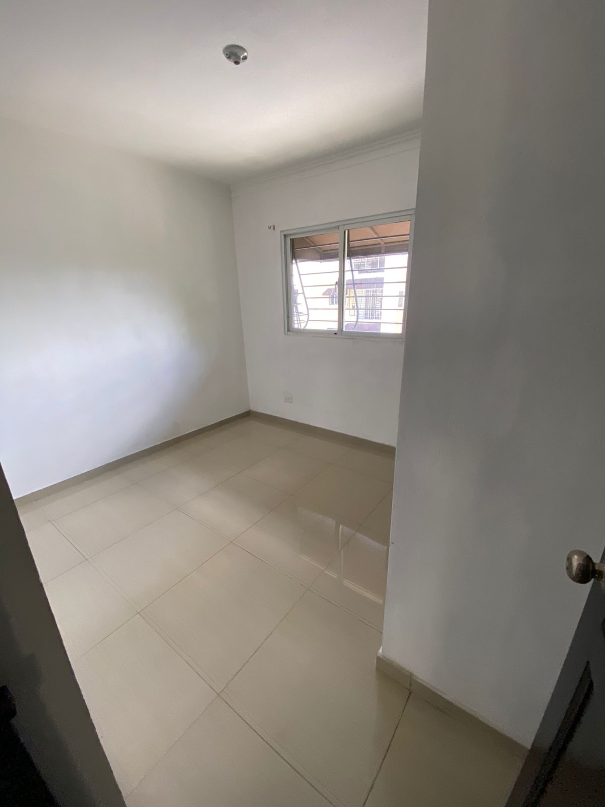 RD5500000 Vendo apartamento en tercer nivel en sector Vista Hermosa  T Foto 7243957-10.jpg