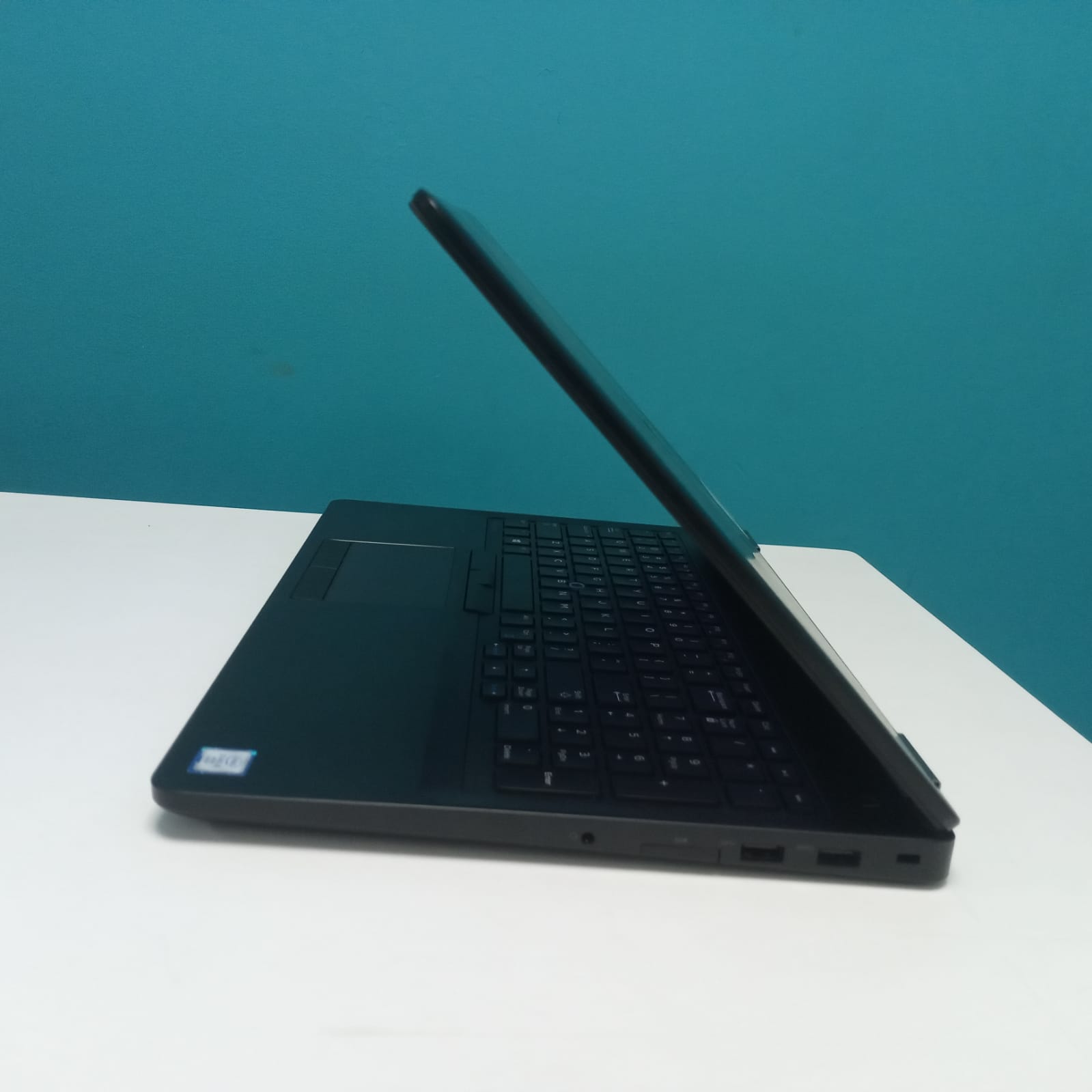 Laptop Dell Latitude E5570 / 6th Gen Intel Core i5 / 8GB DDR4 / 128GB  Foto 7244107-5.jpg