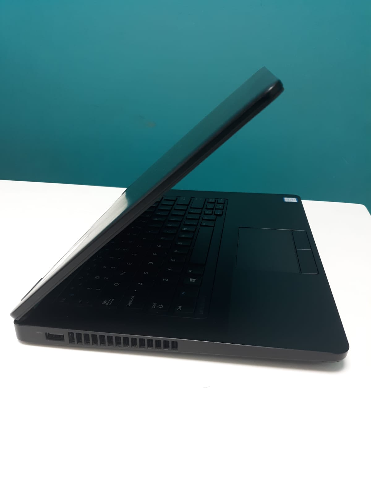 Laptop Dell Latitude E5470 / 6th Gen Intel Core i5 / 8GB DDR4 / 256GB  Foto 7244110-3.jpg
