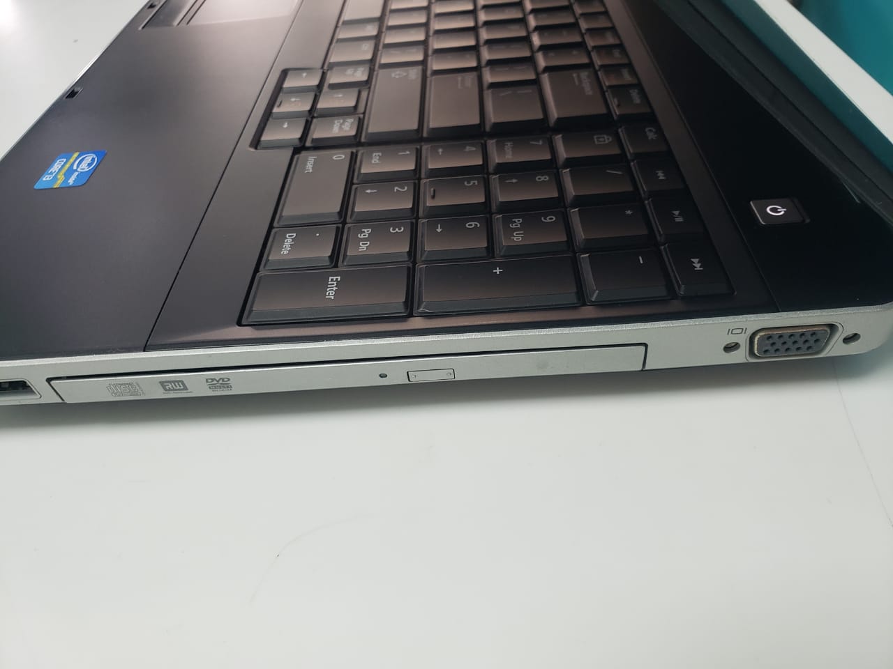  Laptop Dell Latitude E5520 / 2nd Gen Intel Core i3 / 4GB DDR3 / 320GB Foto 7244159-4.jpg