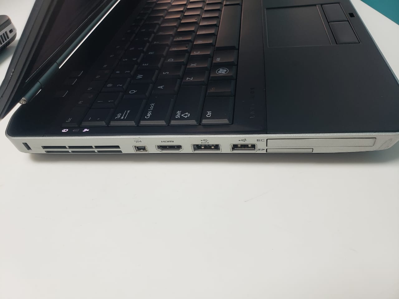 Laptop Dell Latitude E5520 / 2nd Gen Intel Core i3 / 4GB DDR3 / 320GB Foto 7244159-5.jpg
