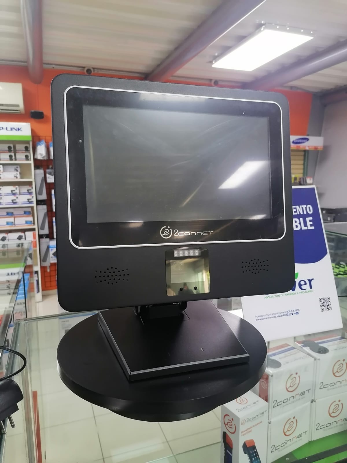 PC ALL IN ONE TOUCH  2CONNET POS 2C-PCT01-2D CON LECTOR 2D Foto 7244208-1.jpg