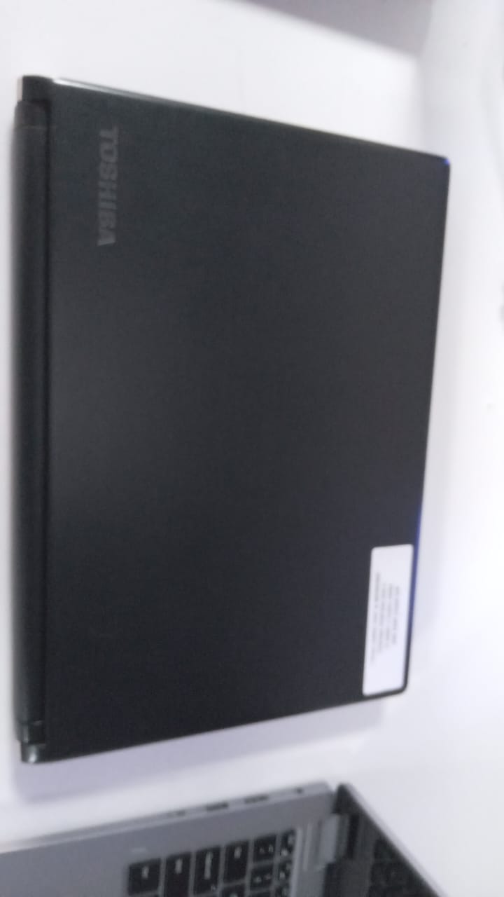 LAPTOP TOSHIBA PORTAGE R30-C CORE I5-6TH 8GB RAM 256GB SSD Foto 7244209-2.jpg