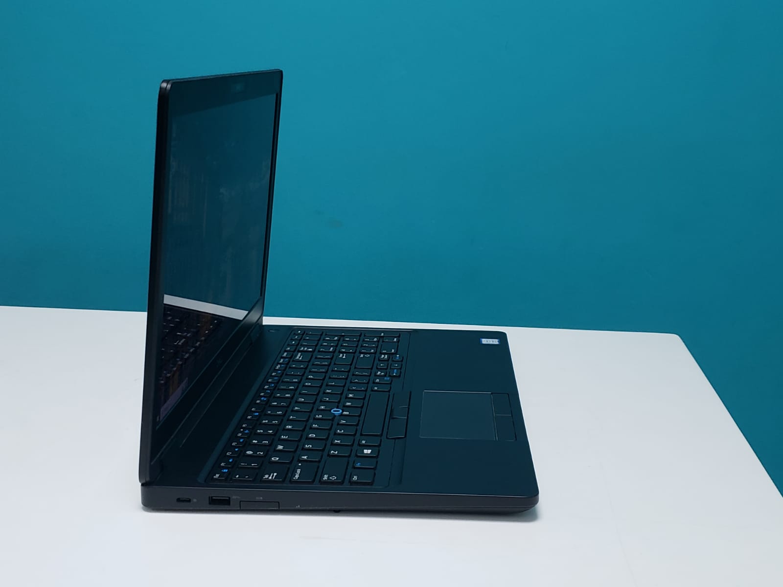 Laptop Dell Latitude 5590 touch/ 8th Gen Intel  Core i5 / 16GB DDR4 /  Foto 7244211-5.jpg