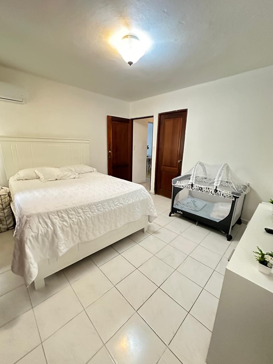 Apartamento en tercer piso de dos habitaciones y dos baños en Gascue  Foto 7244343-3.jpg