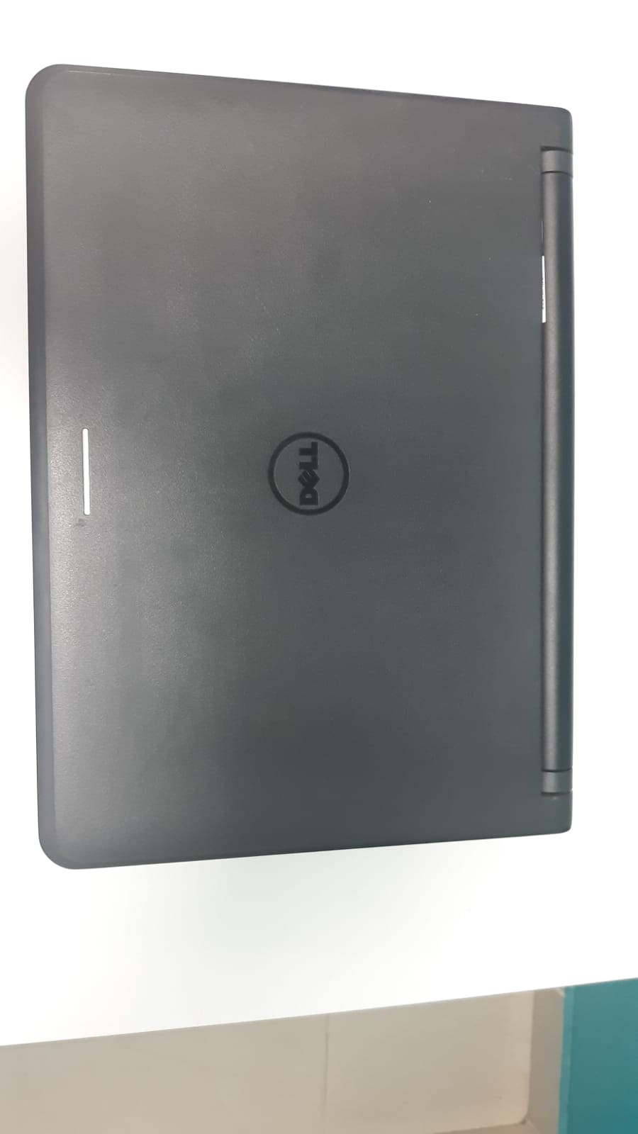 Laptop Dell Latitude 3350 / 5th Gen Intel Core i3 / 4GB DDR3 / 128GB S Foto 7244366-6.jpg