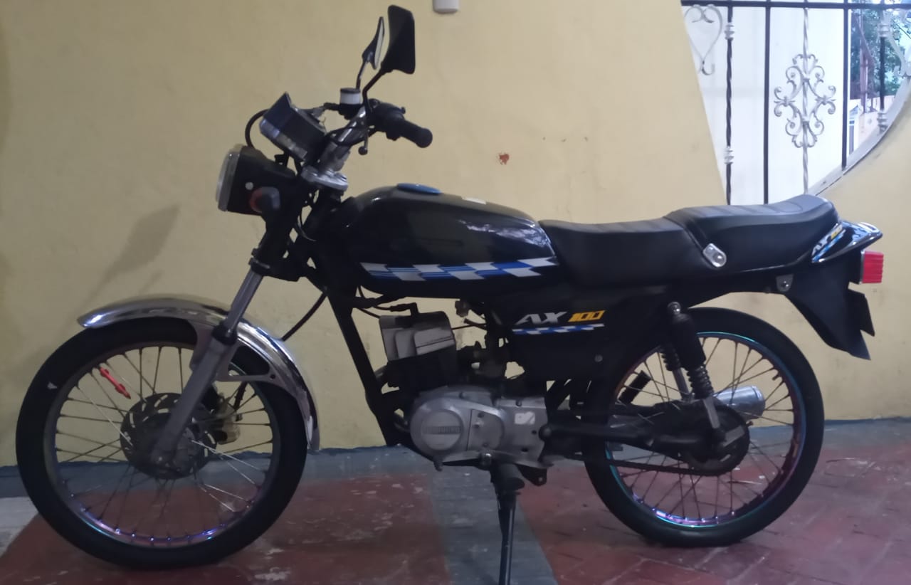 Motocicleta ax 100 Foto 7244524-1.jpg