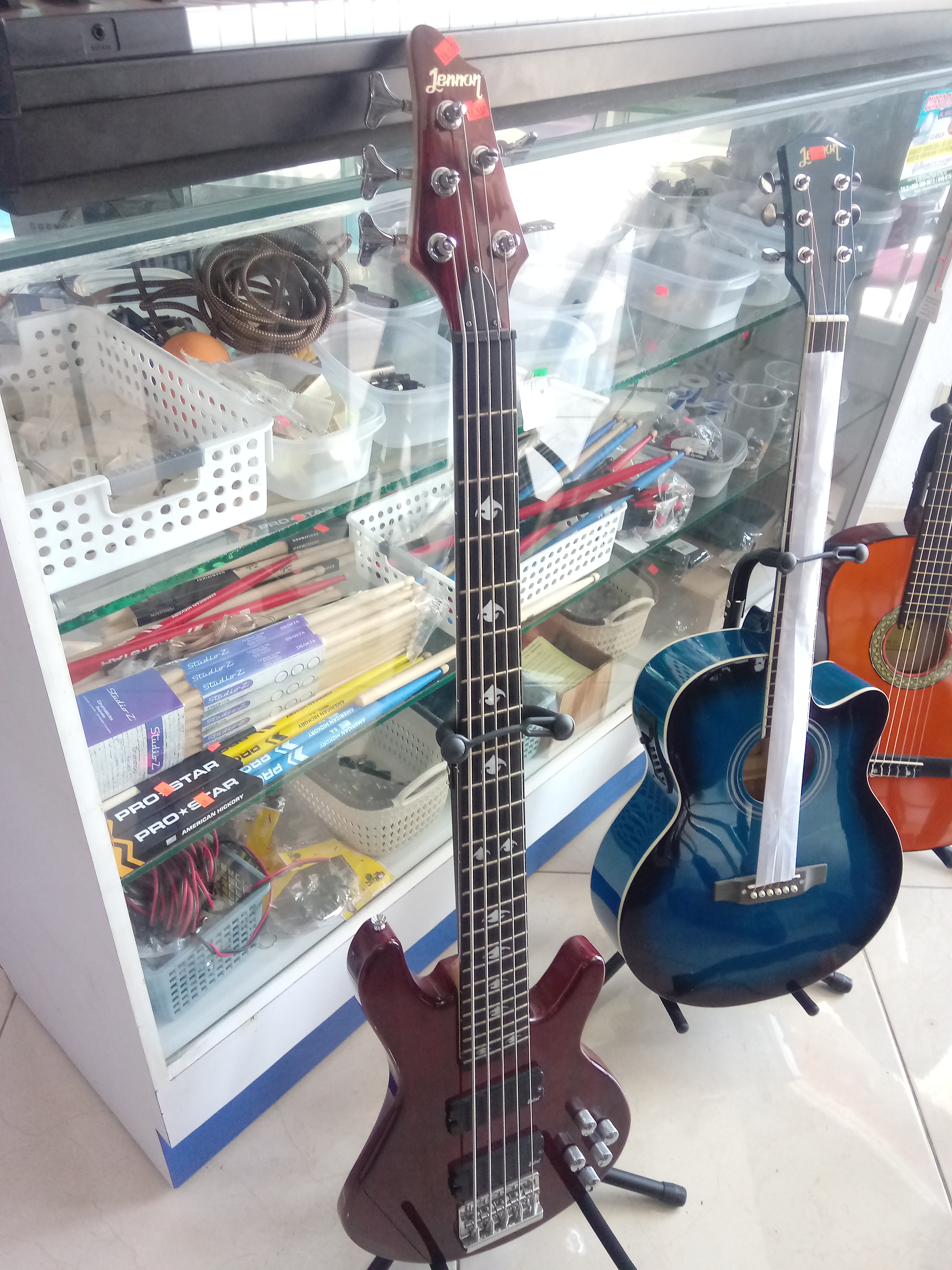 GUITARRA ACUSTICA ELECTROACUSTICA Y ELECTRICA Foto 7244533-2.jpg
