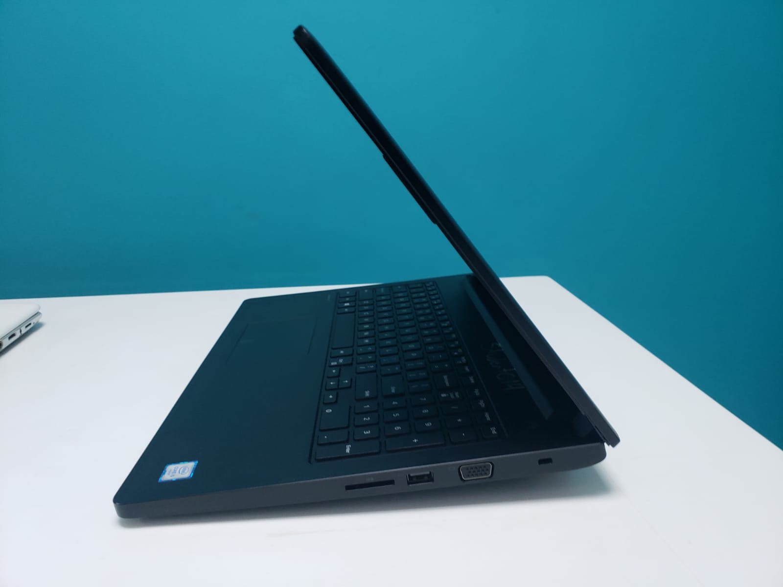Laptop Dell Latitude 3570 / 6th Gen Intel  Core i5 / 8GB DDR3 / 128GB  Foto 7244589-2.jpg
