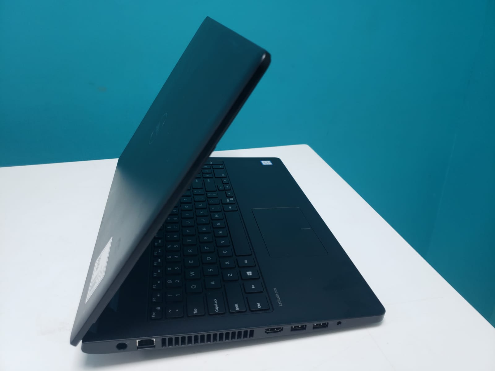Laptop Dell Latitude 3570 / 6th Gen Intel  Core i5 / 8GB DDR3 / 128GB  Foto 7244589-3.jpg