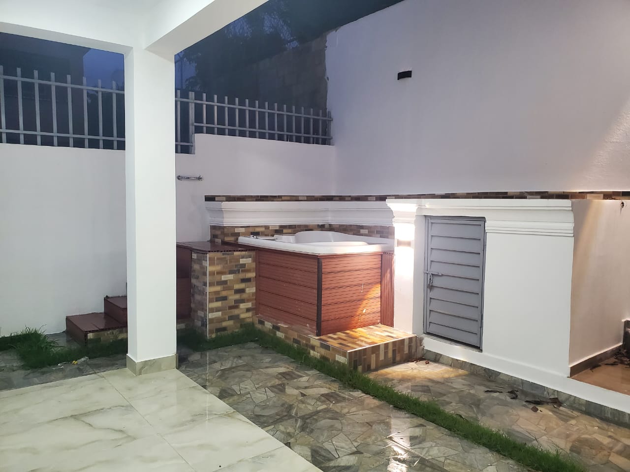 Casa moderna de 250 m en dos niveles Urbanización Los Meras Foto 7244902-11.jpg