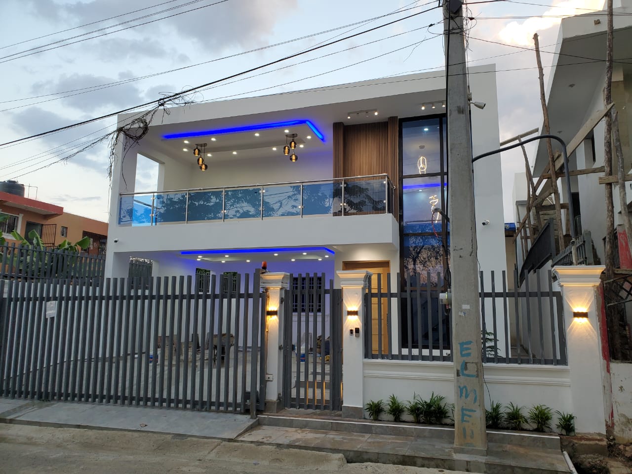 Casa moderna de 250 m en dos niveles Urbanización Los Meras Foto 7244902-2.jpg