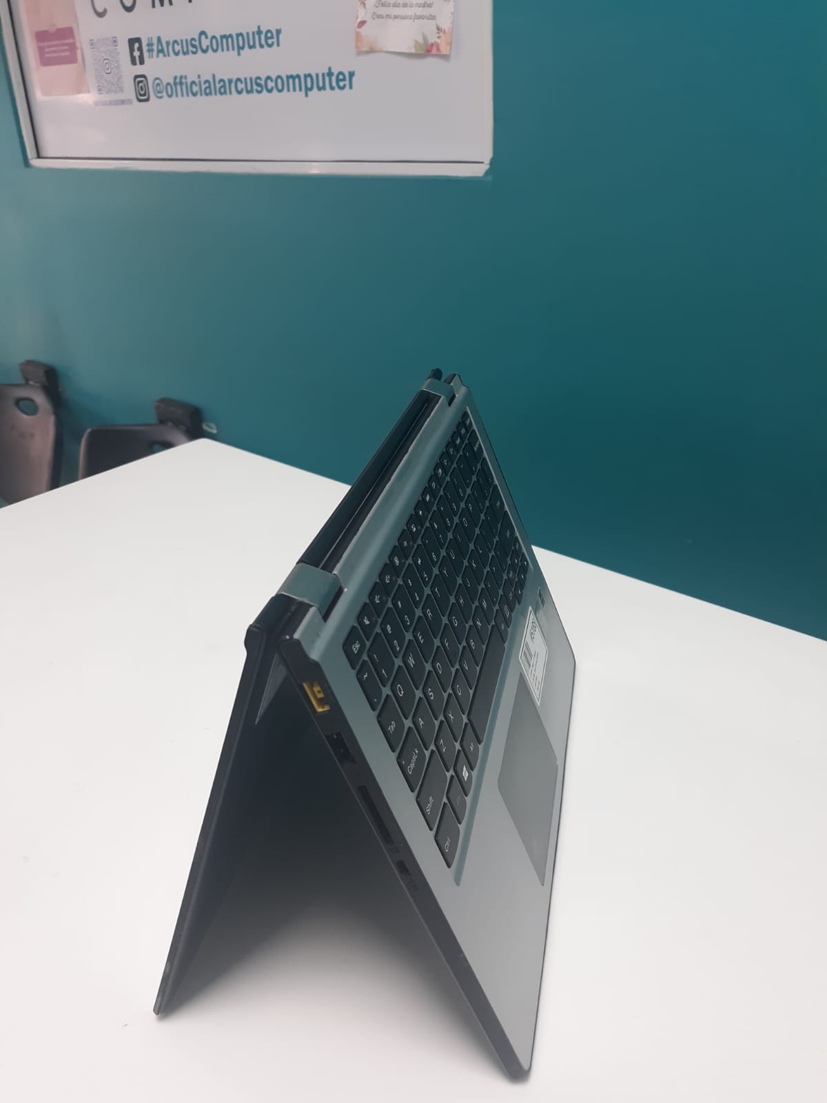 Laptop Lenovo Yoga 2 11 touch / 4th Gen Intel Celeron N2920 / 4GB DDR3 Foto 7244990-3.jpg
