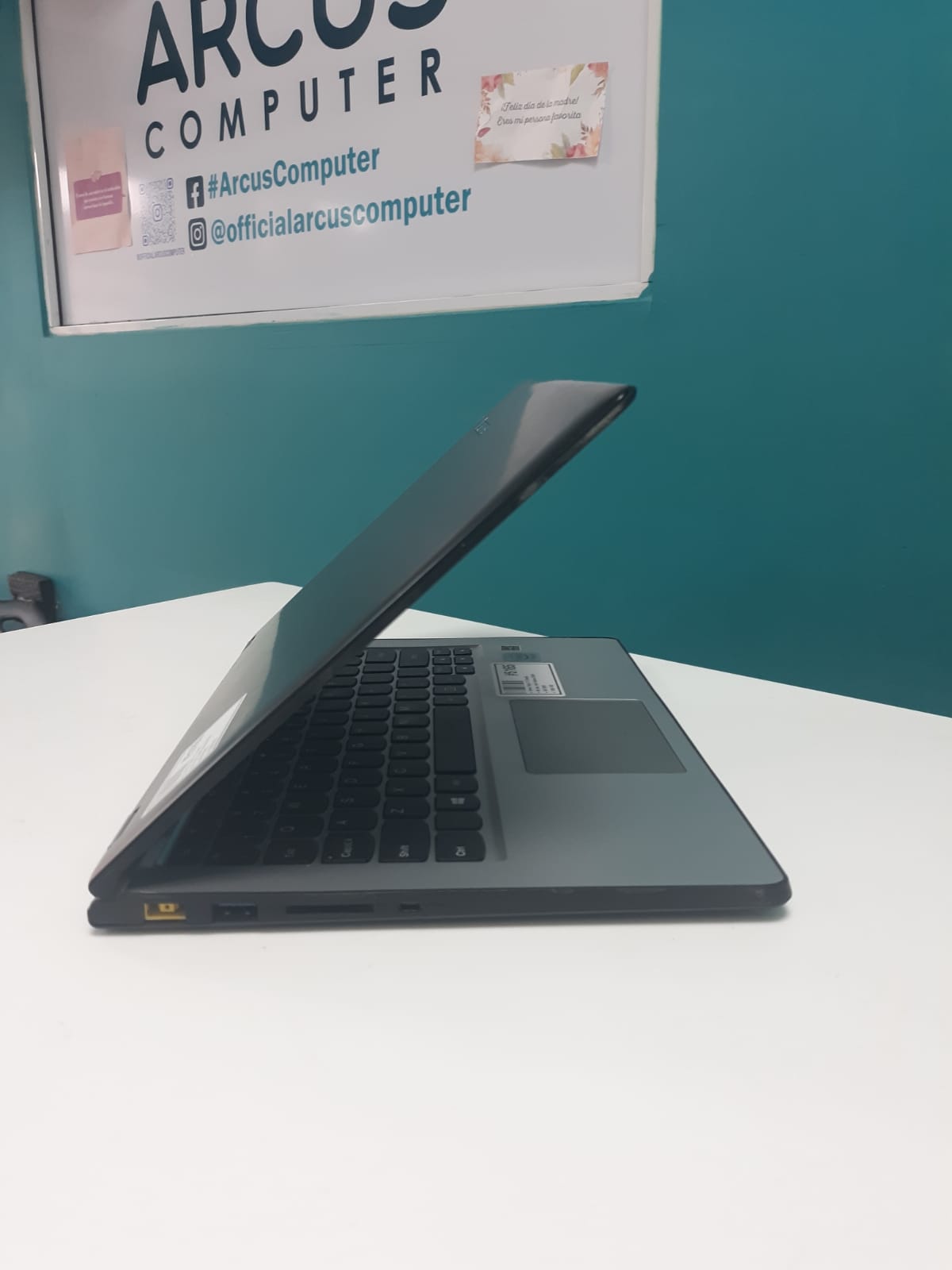 Laptop Lenovo Yoga 2 11 touch / 4th Gen Intel Celeron N2920 / 4GB DDR3 Foto 7244990-5.jpg