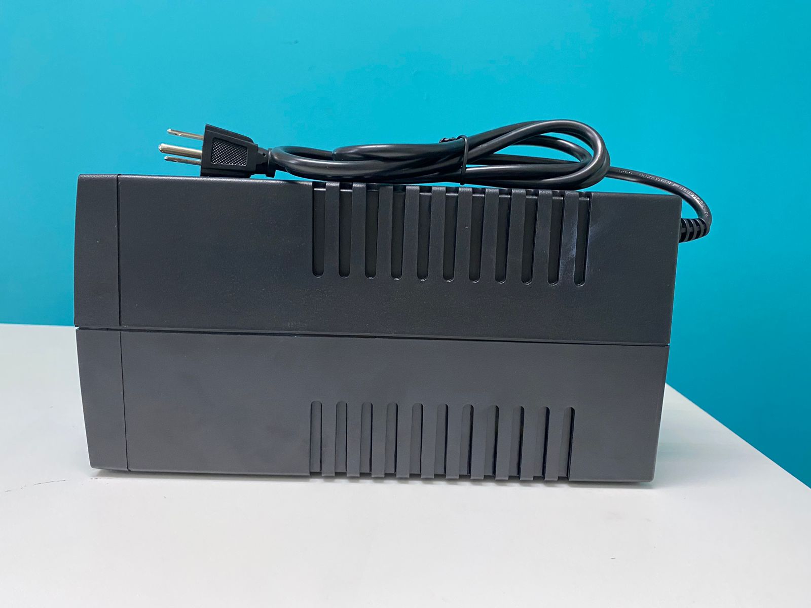 UPS GFORCE 950VA / 750W Model GF950 GFORCE Foto 7244992-4.jpg