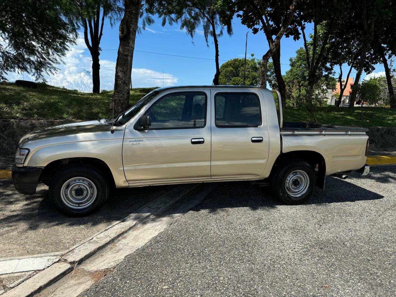 Toyota Hilux 2003 impecable Foto 7245082-3.jpg