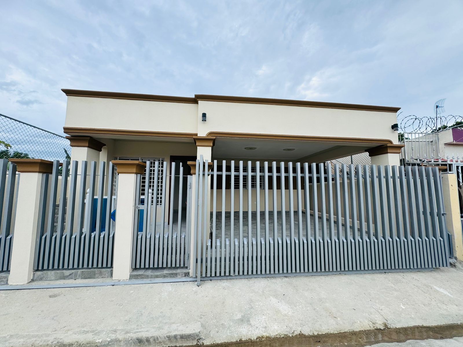 Hermosa casa en Barranquita cerca de la UASD - 3 hab RD 7.5M Foto 7245232-2.jpg