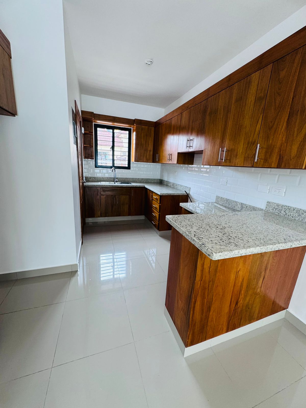 Hermosa casa en Barranquita - 3 hab 2.5 baños RD 12.5M 224.85 m Foto 7245270-11.jpg