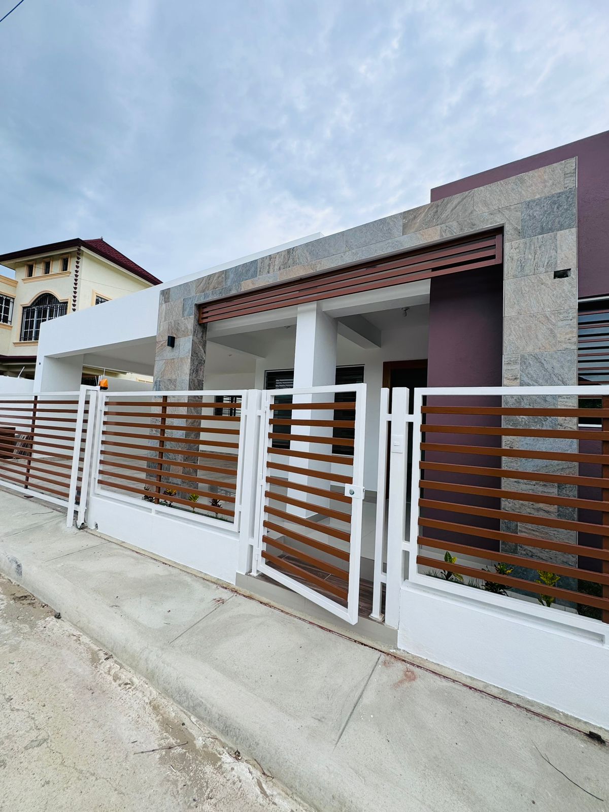 Hermosa casa en Barranquita - 3 hab 2.5 baños RD 12.5M 224.85 m Foto 7245270-2.jpg