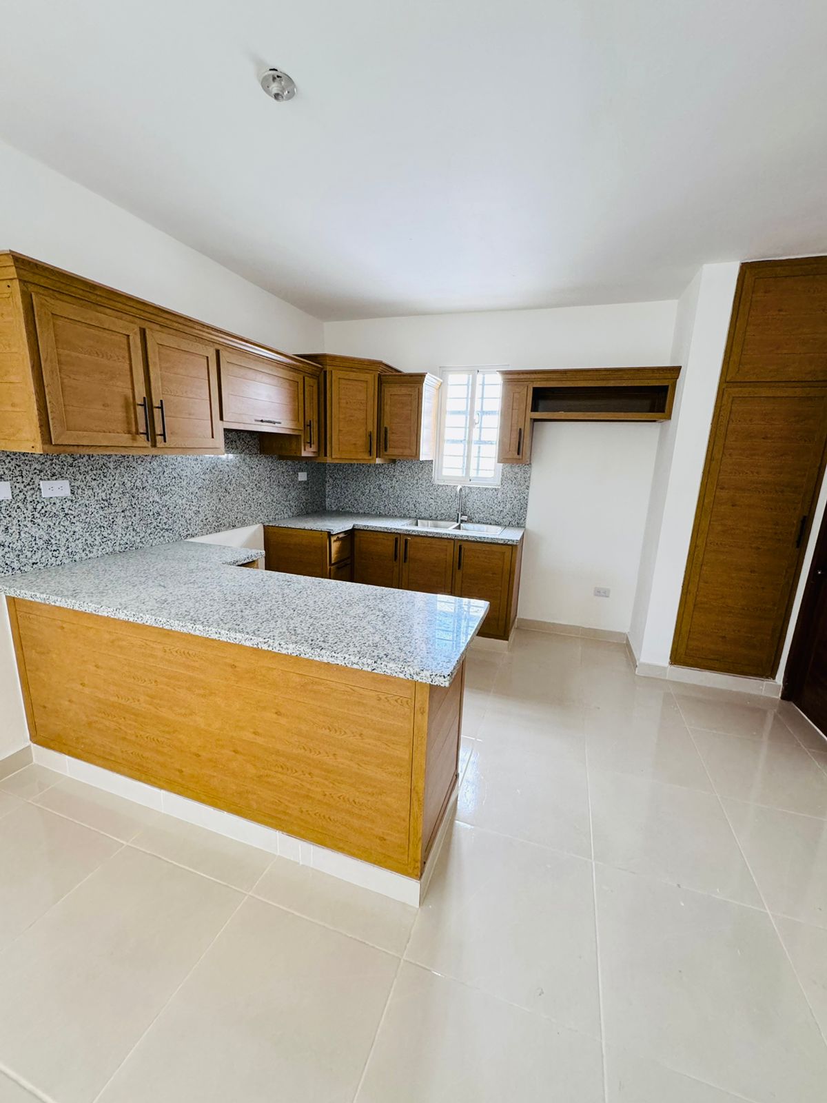 Hermosa casa en Las Colinas de Gurabo - 3 hab 2 baños RD 8M Foto 7245274-3.jpg